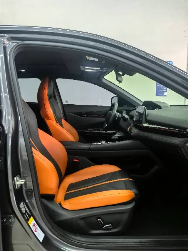 2024 ChangAn UNI-V 1.5T 188HP L4 7DCT,autocango,china used car exporter,china ev exporter,chinese used car exporter,chinese used ev exporter