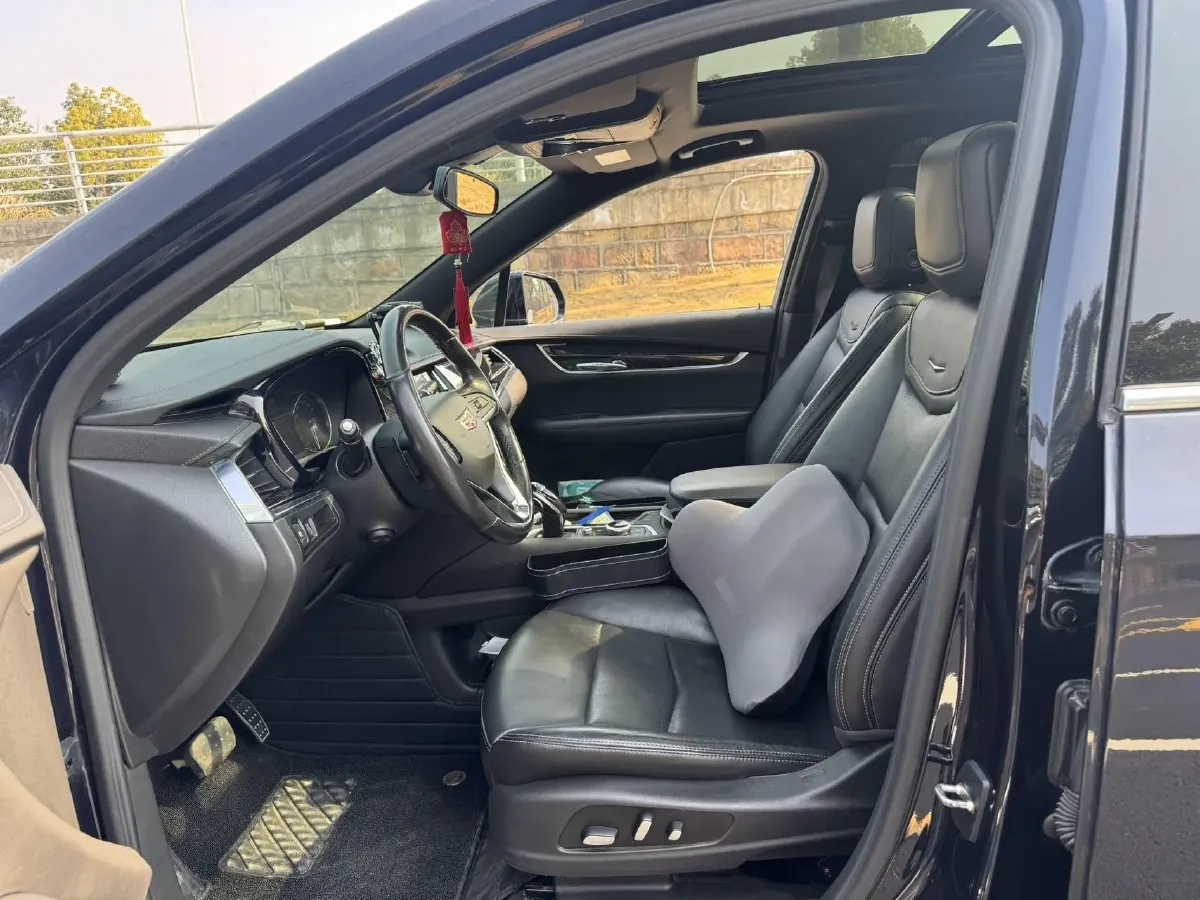 2021 Cadillac XT6 2.0T 237HP L4 9AT,autocango,china used car exporter,china ev exporter,chinese used car exporter,chinese used ev exporter