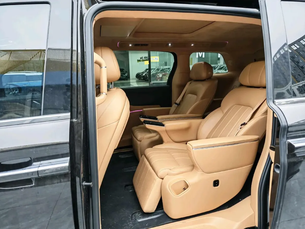 2025 Voyah Dream 1.5T 150HP L4 PHEV 41.7KWH,autocango,china used car exporter,china ev exporter,chinese used car exporter,chinese used ev exporter