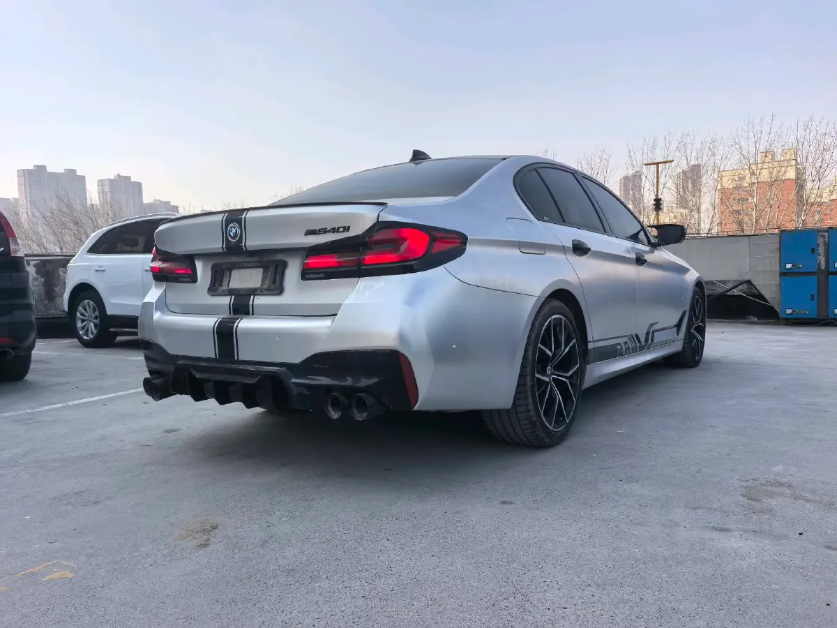 2022 BMW 5 Series 3.0T 340HP L6 8AT,autocango,china used car exporter,china ev exporter,chinese used car exporter,chinese used ev exporter