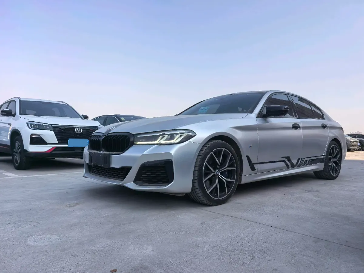 2022 BMW 5 Series 3.0T 340HP L6 8AT,autocango,china used car exporter,china ev exporter,chinese used car exporter,chinese used ev exporter
