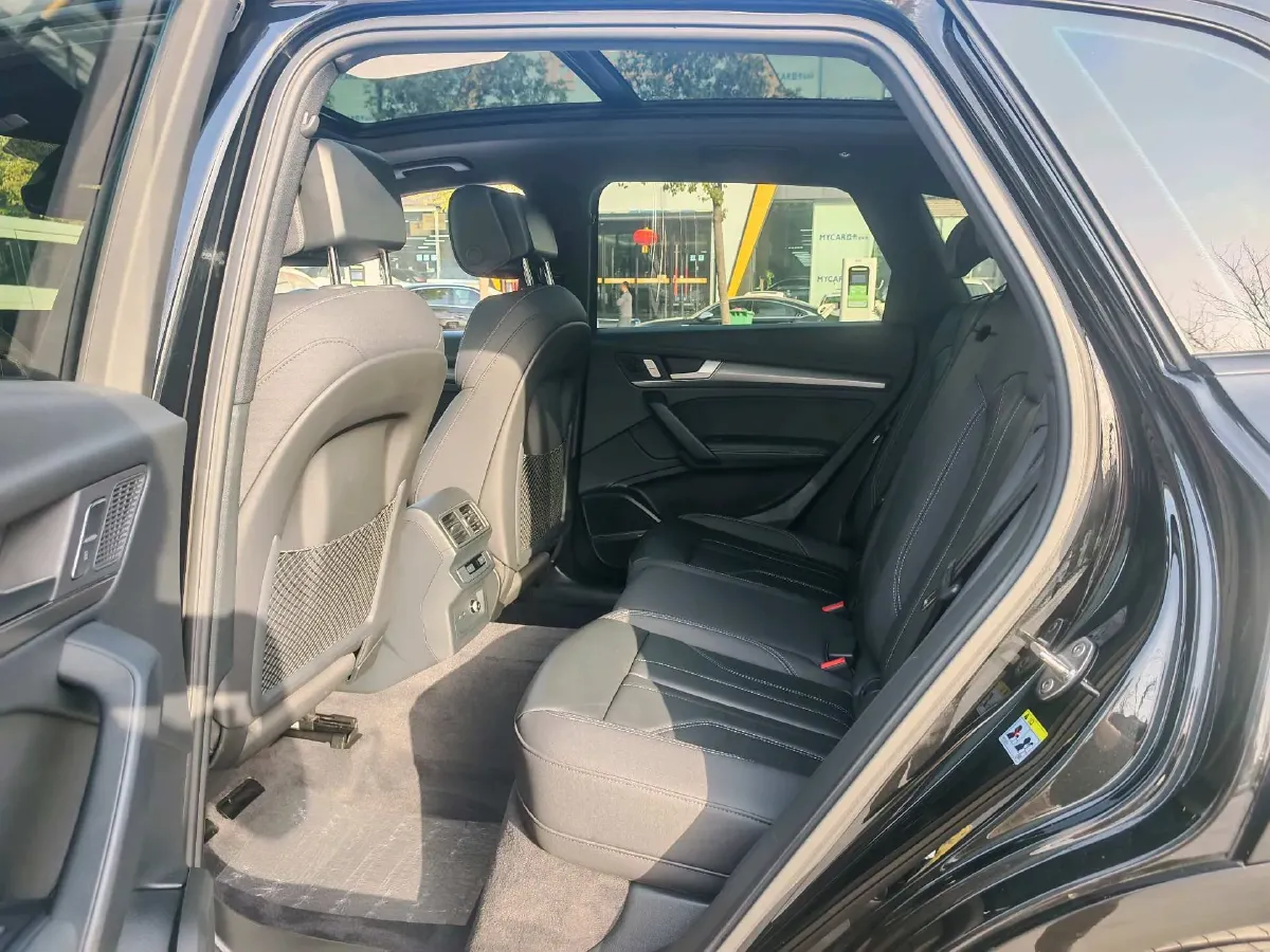 2024 Audi Q5L 2.0T 245HP L4 7DCT,autocango,china used car exporter,china ev exporter,chinese used car exporter,chinese used ev exporter