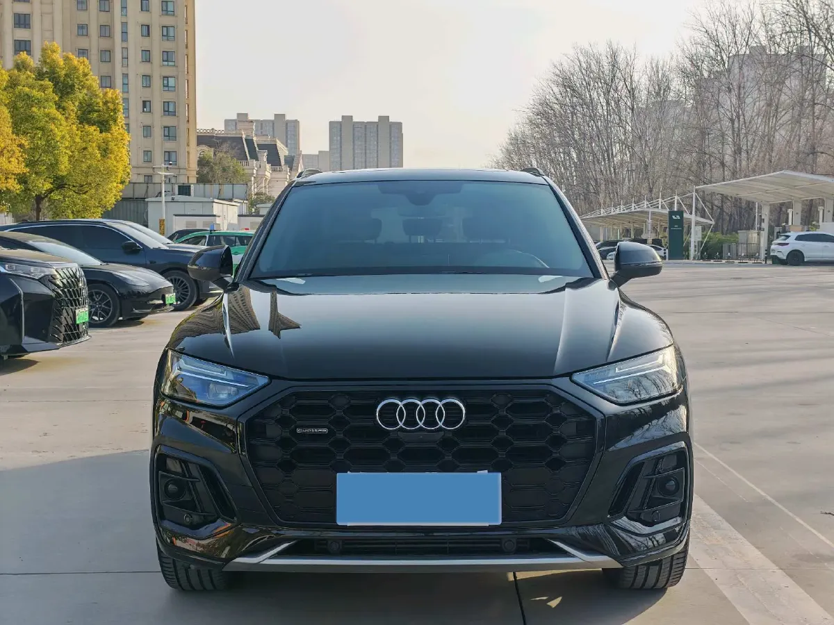 2024 Audi Q5L 2.0T 245HP L4 7DCT,autocango,china used car exporter,china ev exporter,chinese used car exporter,chinese used ev exporter
