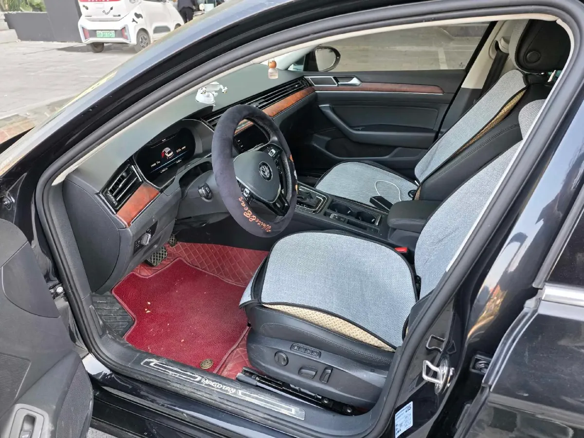 2019 Volkswagen Magotan 2.0T 186HP L4 7DCT,autocango,china used car exporter,china ev exporter,chinese used car exporter,chinese used ev exporter