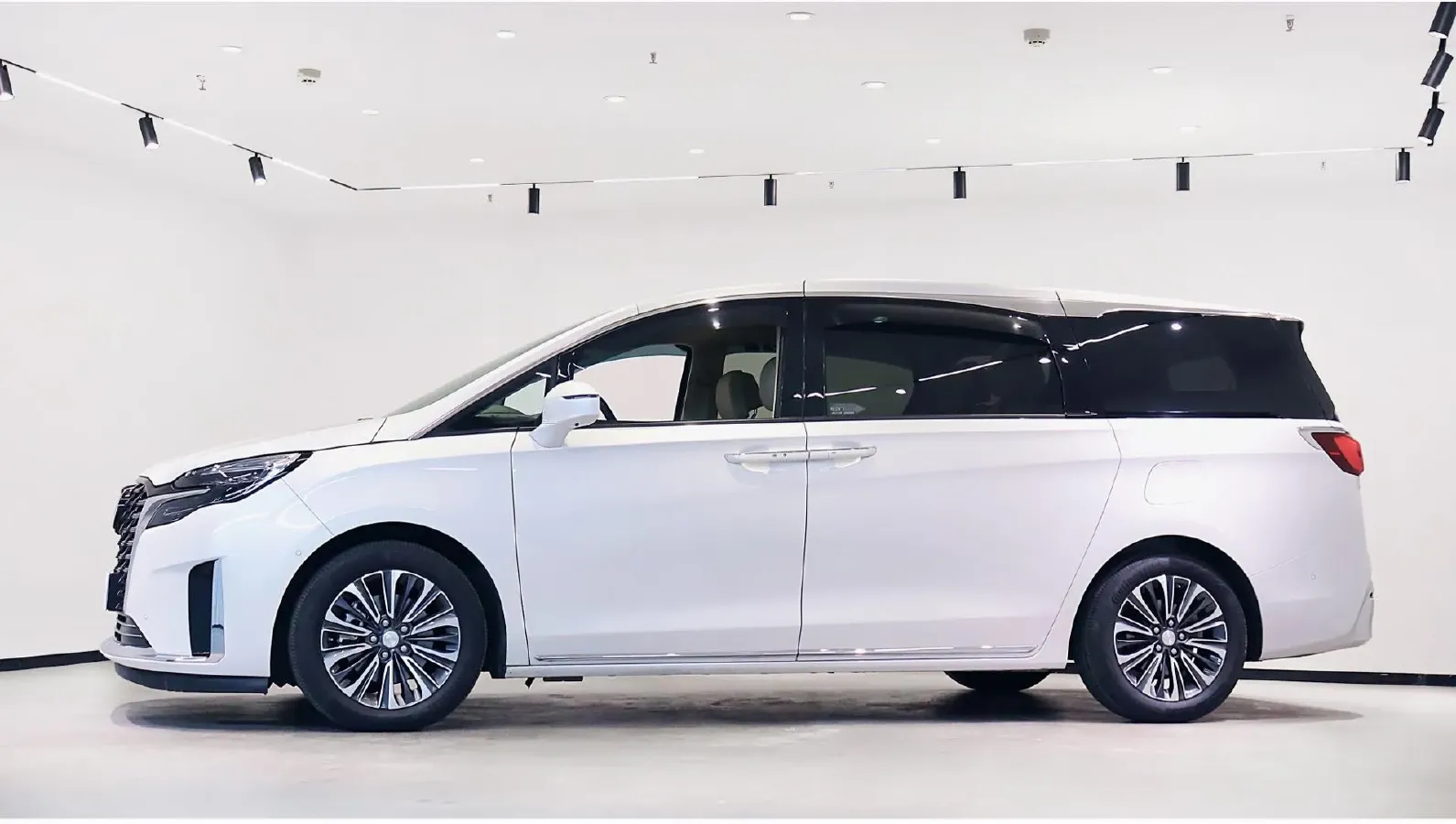 2023 Buick GL8 2.0T 237HP L4 9AT,autocango,china used car exporter,china ev exporter,chinese used car exporter,chinese used ev exporter