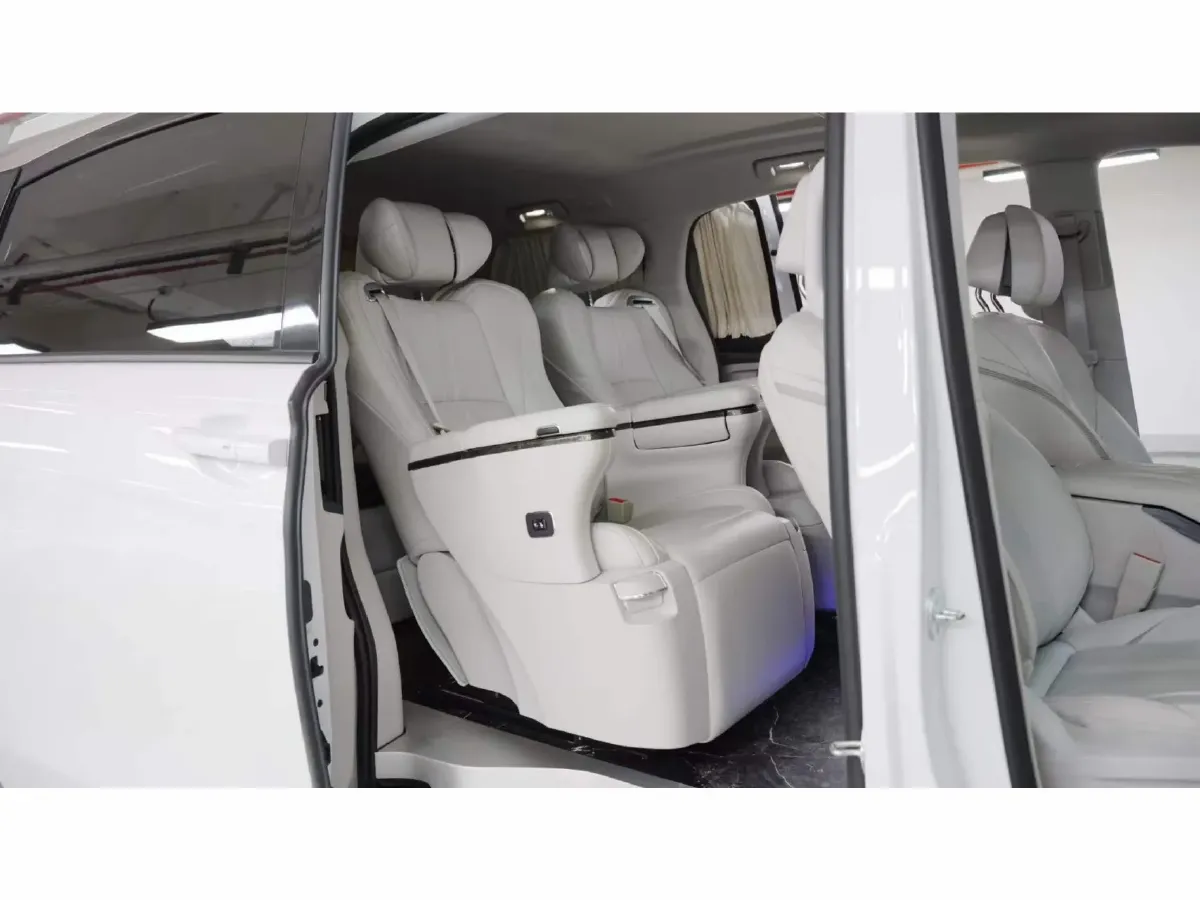 2023 Buick GL8 2.0T 237HP L4 9AT,autocango,china used car exporter,china ev exporter,chinese used car exporter,chinese used ev exporter