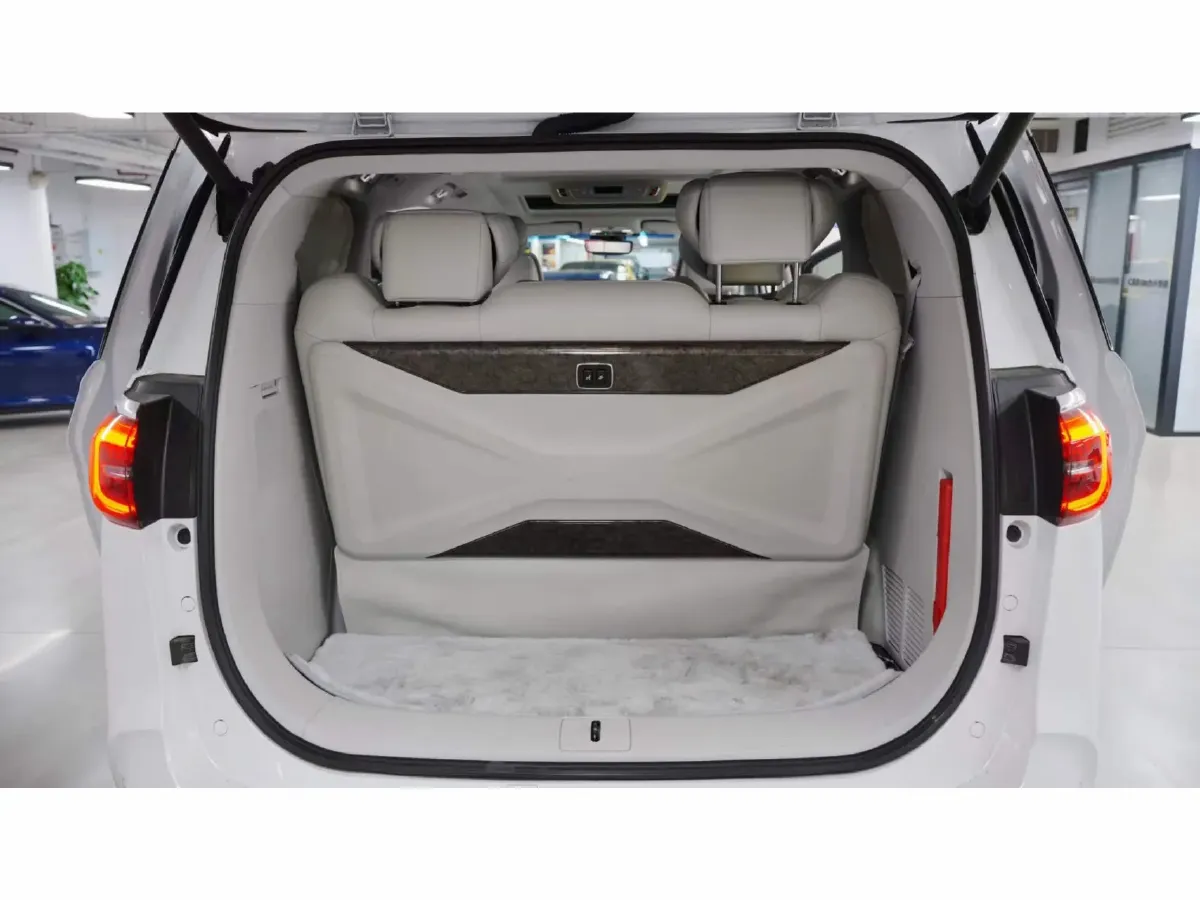 2023 Buick GL8 2.0T 237HP L4 9AT,autocango,china used car exporter,china ev exporter,chinese used car exporter,chinese used ev exporter