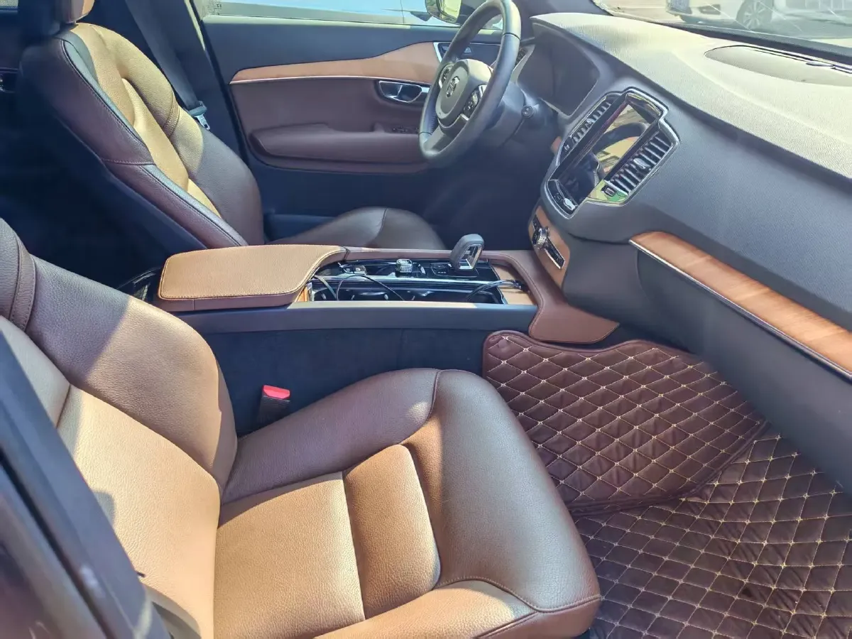 2022 Volvo XC90 2.0T 299HP L4 8AT,autocango,china used car exporter,china ev exporter,chinese used car exporter,chinese used ev exporter