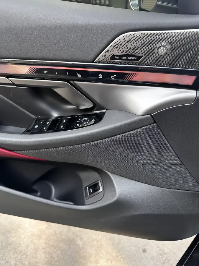 2025 BMW 5 Series 2.0T 258HP L4 8AT,autocango,china used car exporter,china ev exporter,chinese used car exporter,chinese used ev exporter