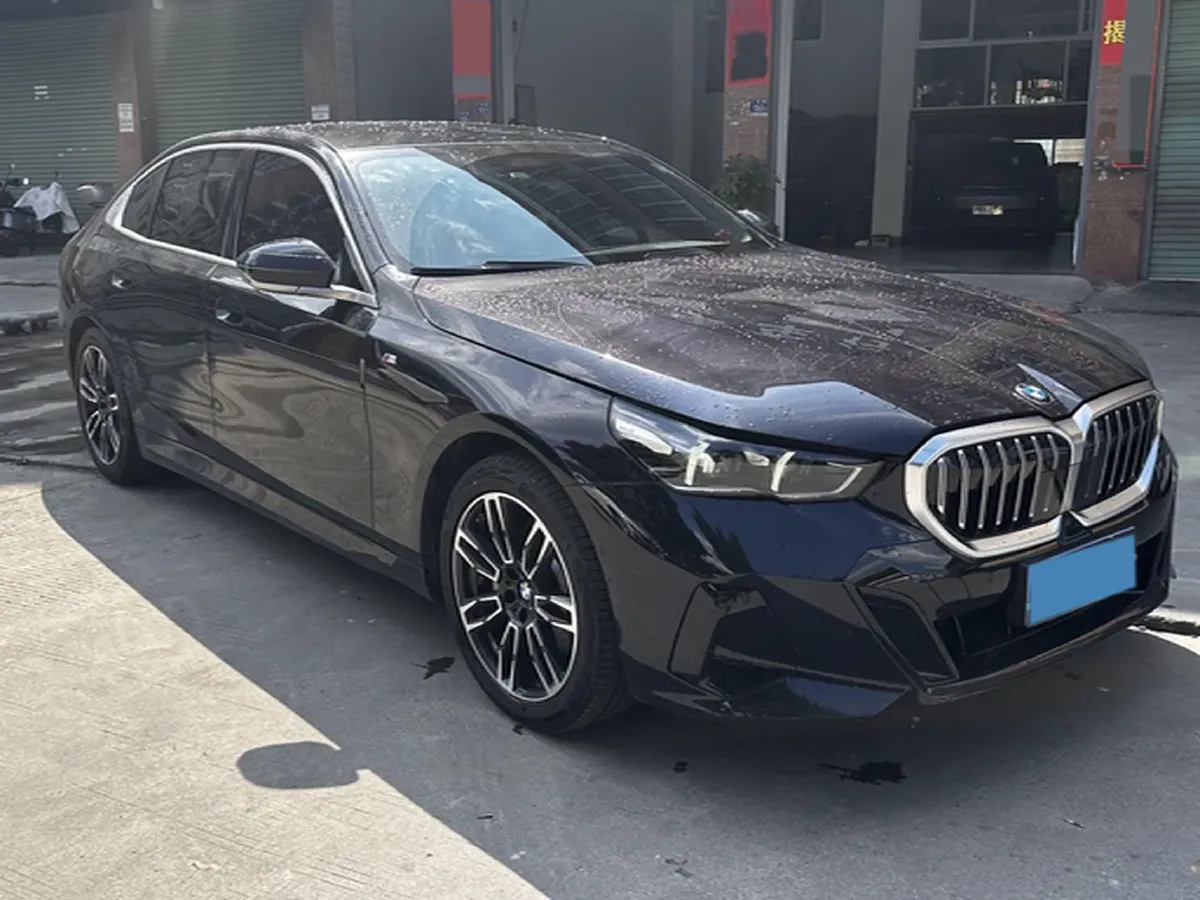 2025 BMW 5 Series 2.0T 258HP L4 8AT,autocango,china used car exporter,china ev exporter,chinese used car exporter,chinese used ev exporter