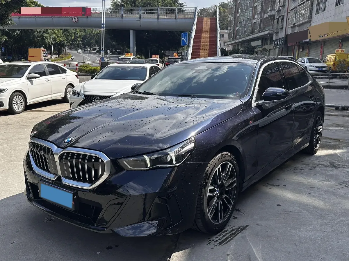 2025 BMW 5 Series 2.0T 258HP L4 8AT,autocango,china used car exporter,china ev exporter,chinese used car exporter,chinese used ev exporter