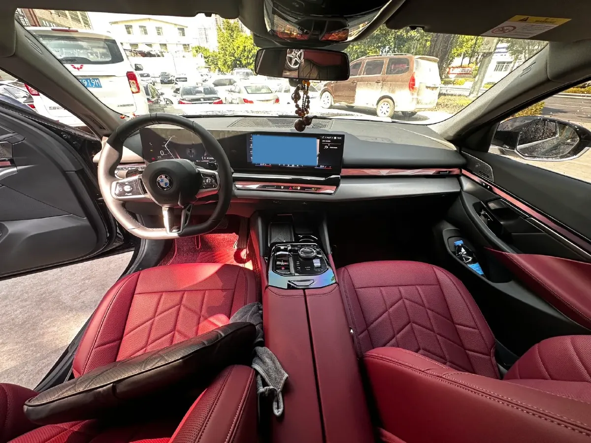 2025 BMW 5 Series 2.0T 258HP L4 8AT,autocango,china used car exporter,china ev exporter,chinese used car exporter,chinese used ev exporter