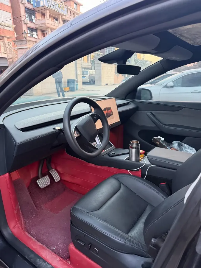 2025 Tesla Model Y BEV 62.5KWH,autocango,china used car exporter,china ev exporter,chinese used car exporter,chinese used ev exporter