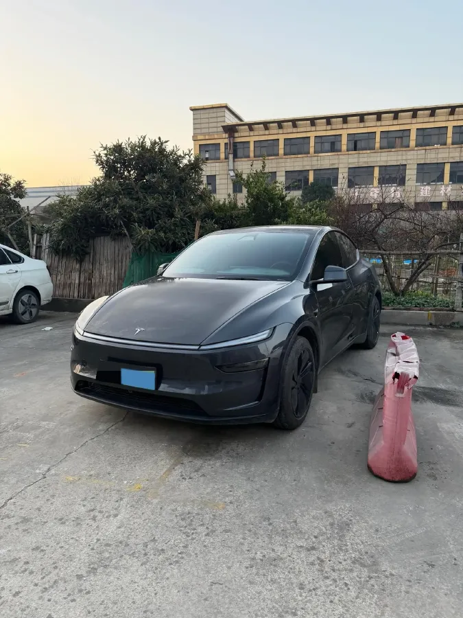 2025 Tesla Model Y BEV 62.5KWH,autocango,china used car exporter,china ev exporter,chinese used car exporter,chinese used ev exporter