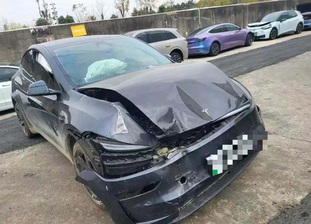 2025 Tesla Model Y BEV 62.5KWH,autocango,china used car exporter,china ev exporter,chinese used car exporter,chinese used ev exporter