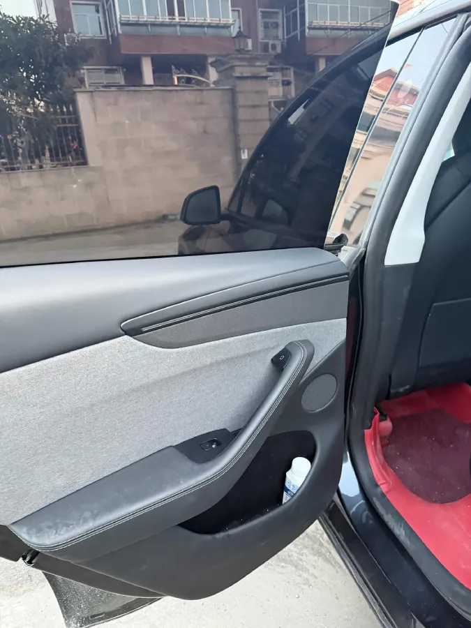 2025 Tesla Model Y BEV 62.5KWH,autocango,china used car exporter,china ev exporter,chinese used car exporter,chinese used ev exporter