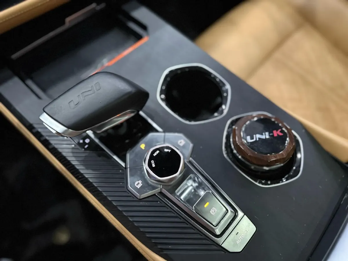 2021 ChangAn UNI-K 2.0T 233HP L4 8AT,autocango,china used car exporter,china ev exporter,chinese used car exporter,chinese used ev exporter