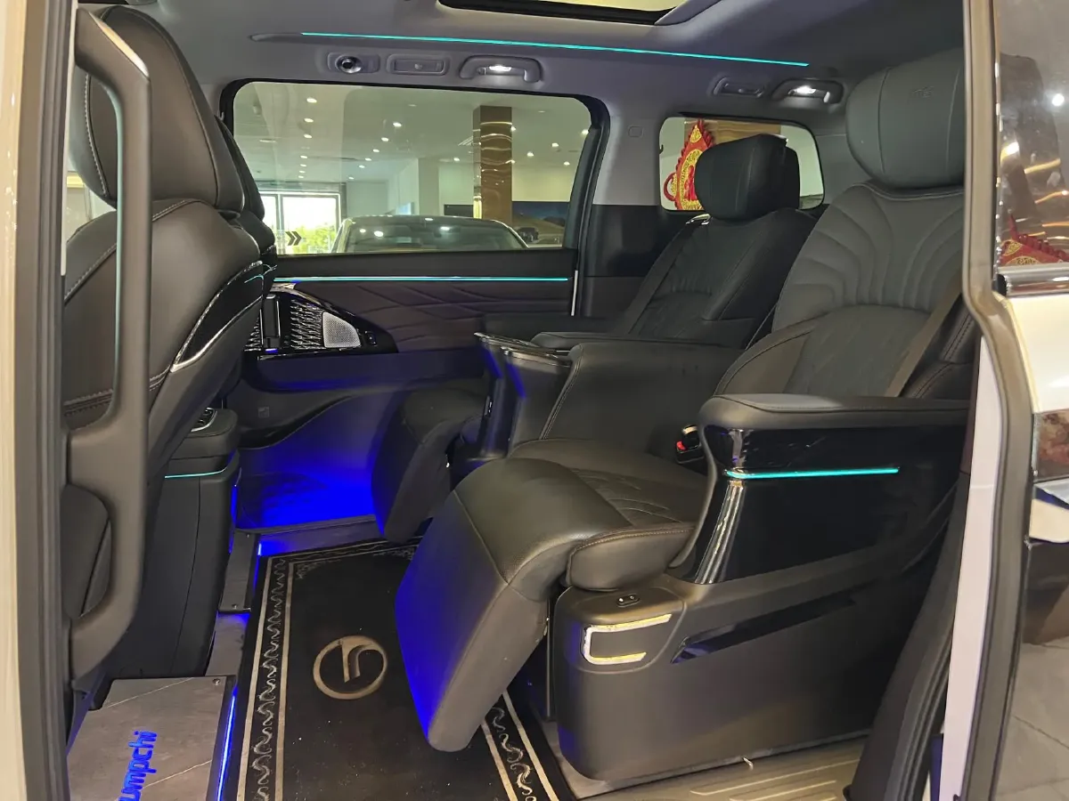 2024 GAC Trumpchi M8 2.0T 252HP L4 8AT,autocango,china used car exporter,china ev exporter,chinese used car exporter,chinese used ev exporter