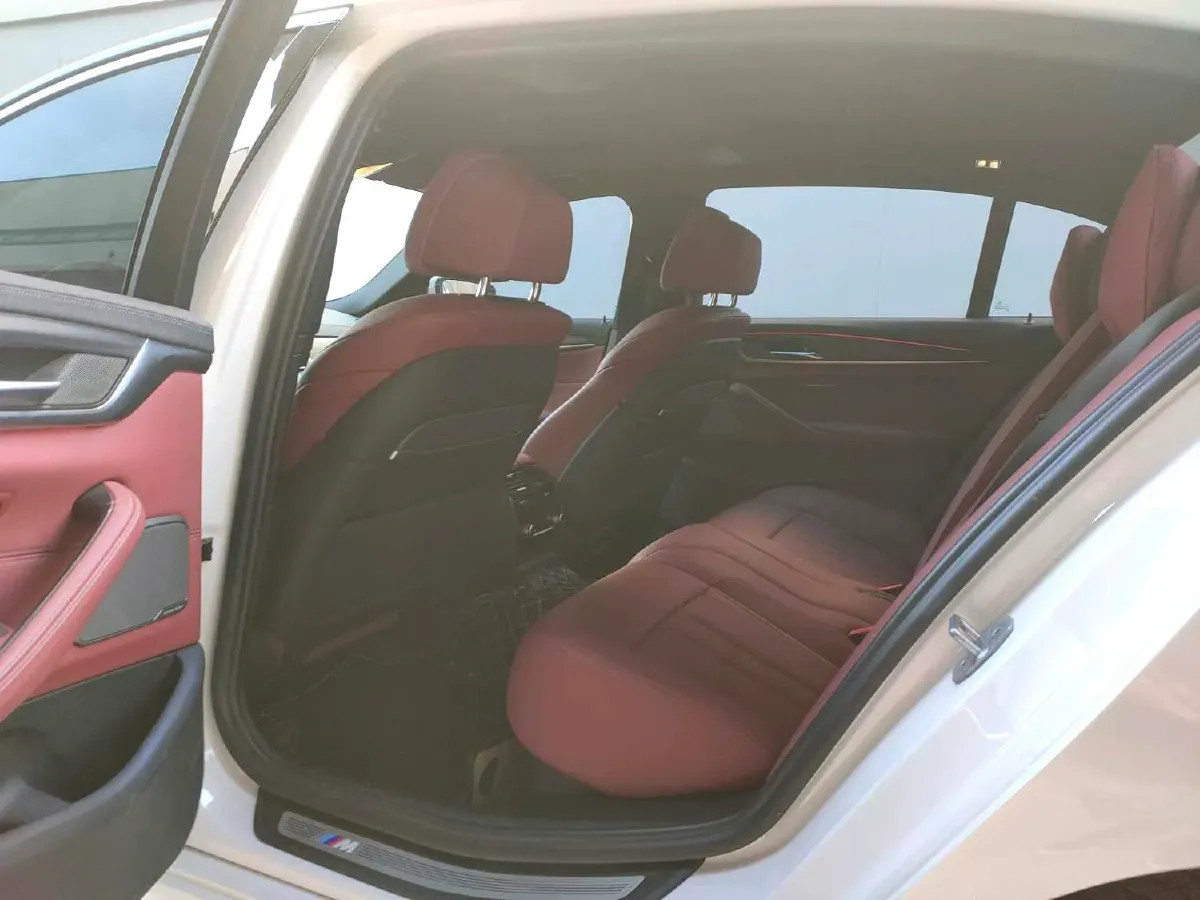 2022 BMW 5 Series 2.0T 252HP L4 8AT,autocango,china used car exporter,china ev exporter,chinese used car exporter,chinese used ev exporter