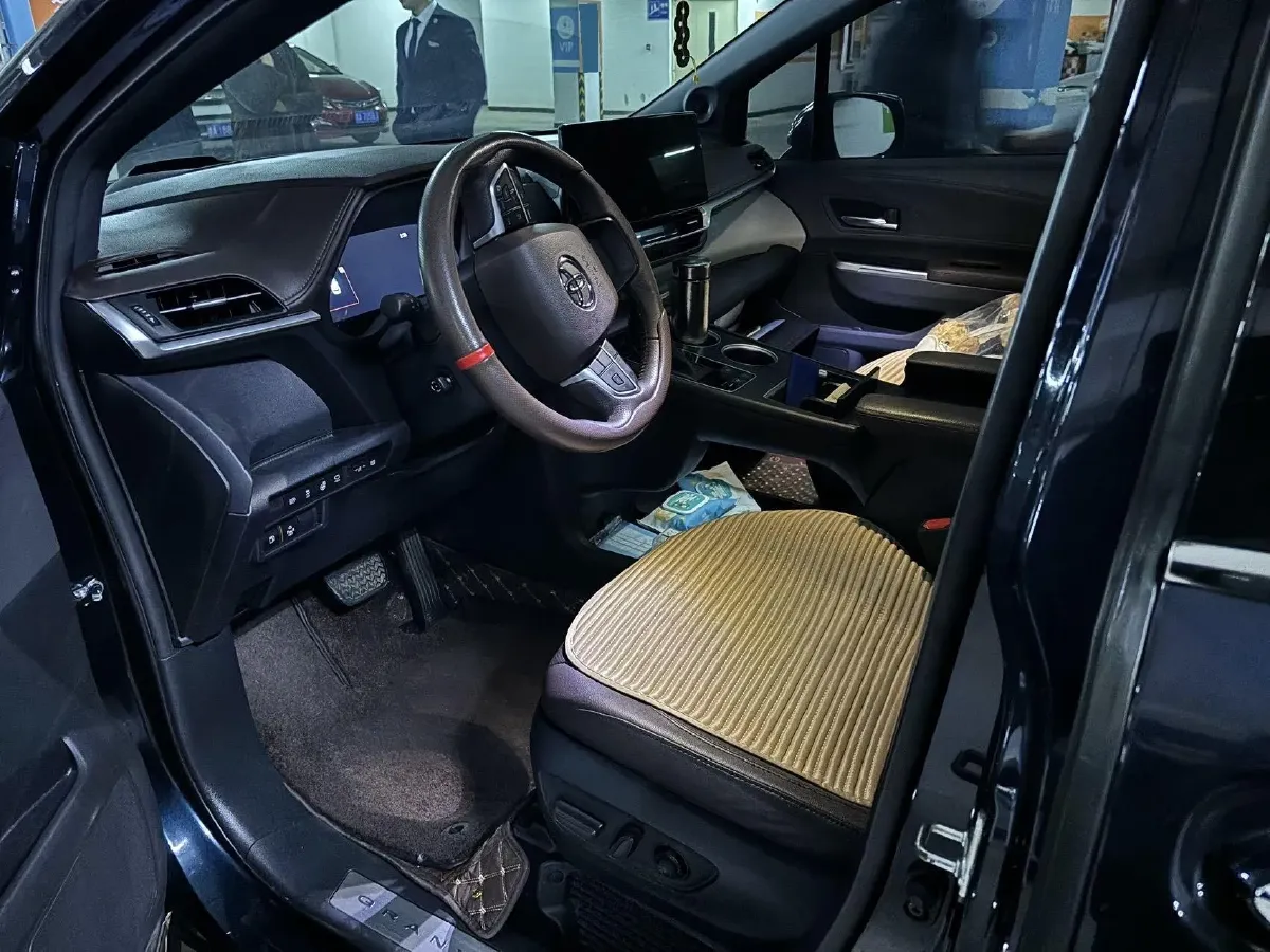 2023 Toyota Granvia 2.5L 189HP L4 E-CVT Hybrid,autocango,china used car exporter,china ev exporter,chinese used car exporter,chinese used ev exporter