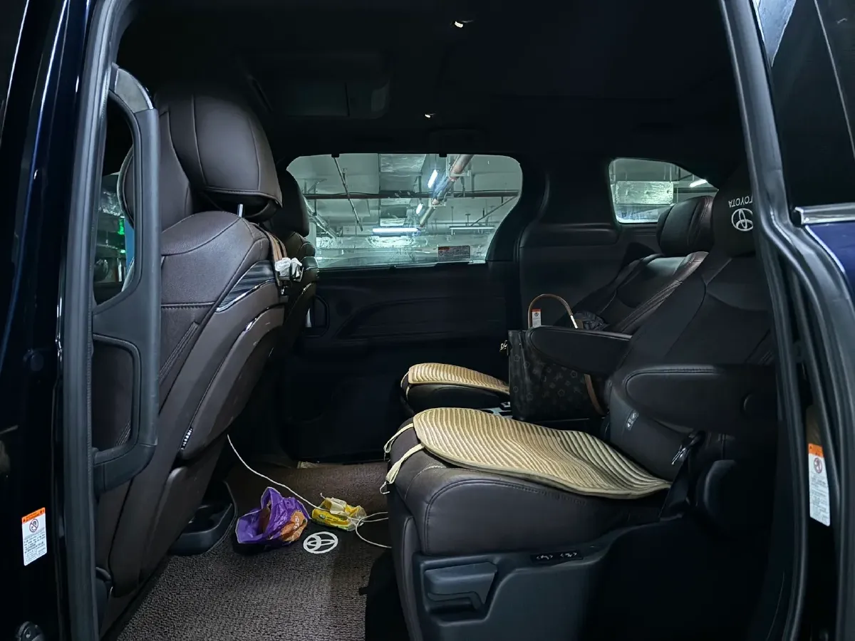 2023 Toyota Granvia 2.5L 189HP L4 E-CVT Hybrid,autocango,china used car exporter,china ev exporter,chinese used car exporter,chinese used ev exporter