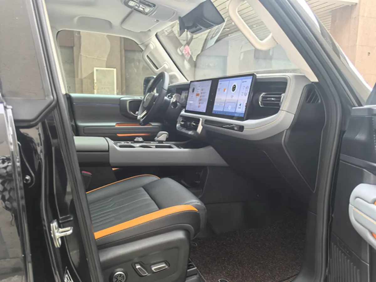 2024 Beijing BJ40 2.0T 245HP L4 8AT,autocango,china used car exporter,china ev exporter,chinese used car exporter,chinese used ev exporter