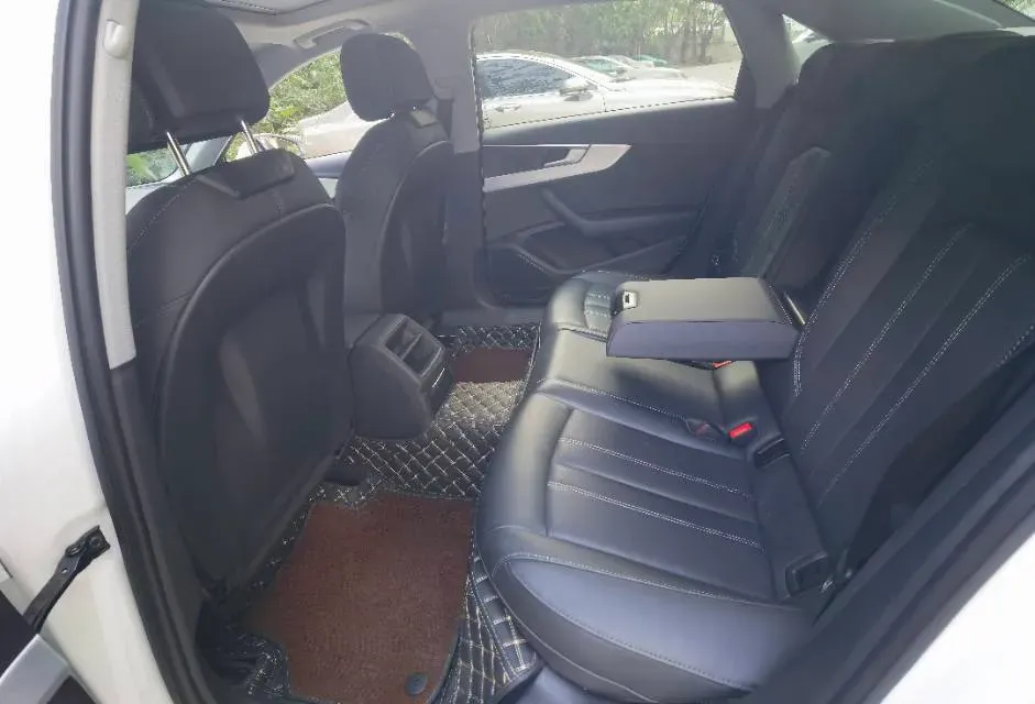 2023 Audi A4L 2.0T 190HP L4 7DCT,autocango,china used car exporter,china ev exporter,chinese used car exporter,chinese used ev exporter