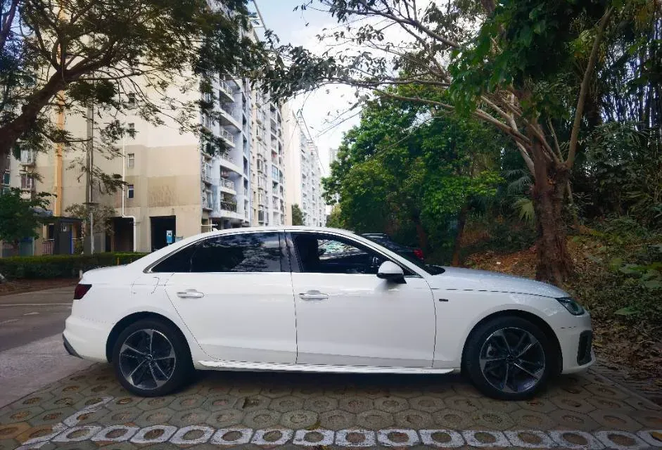 2023 Audi A4L 2.0T 190HP L4 7DCT,autocango,china used car exporter,china ev exporter,chinese used car exporter,chinese used ev exporter