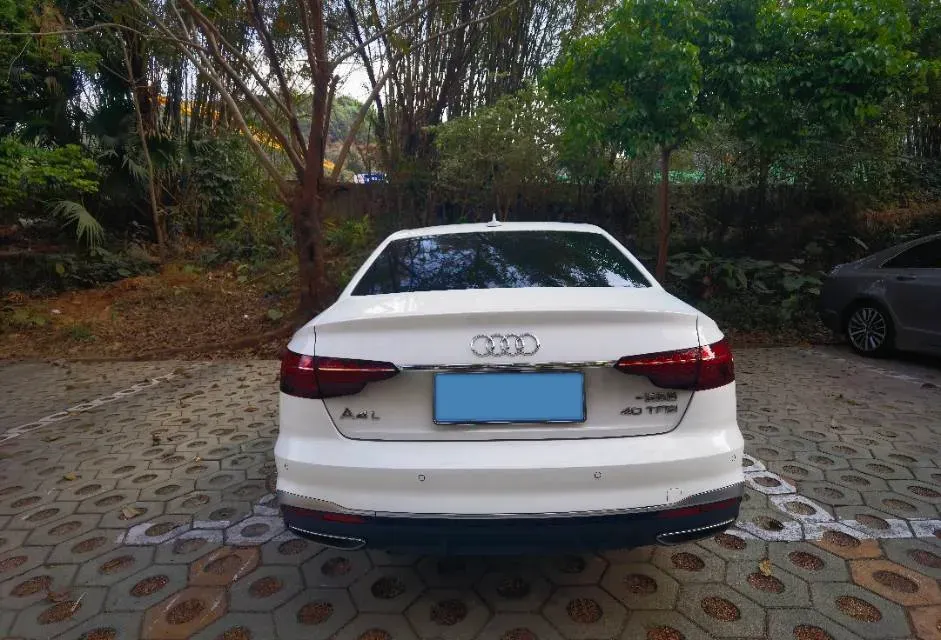 2023 Audi A4L 2.0T 190HP L4 7DCT,autocango,china used car exporter,china ev exporter,chinese used car exporter,chinese used ev exporter