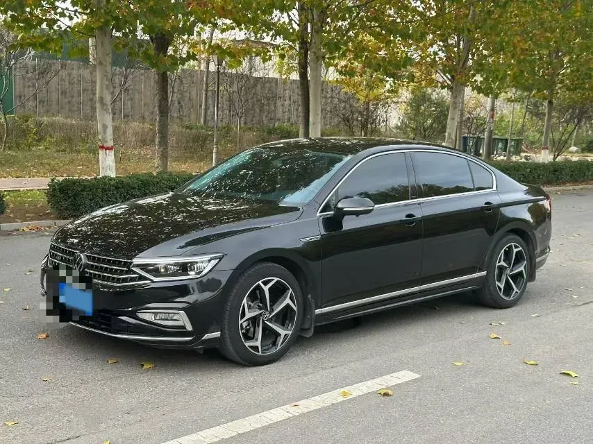 2025 Volkswagen Magotan 2.0T 186HP L4 7DCT,autocango,china used car exporter,china ev exporter,chinese used car exporter,chinese used ev exporter