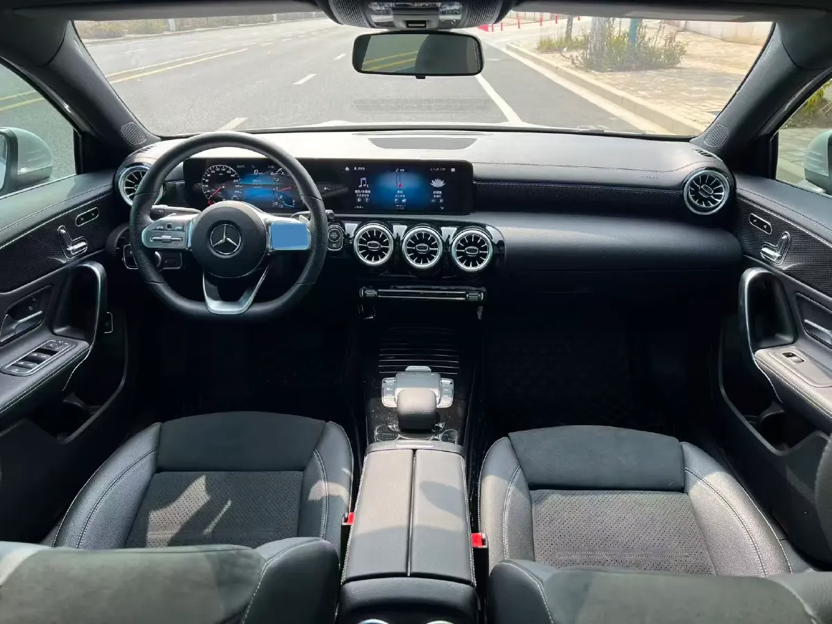 2022 Mercedes-Benz A Class 1.3T 163HP L4 7DCT,autocango,china used car exporter,china ev exporter,chinese used car exporter,chinese used ev exporter