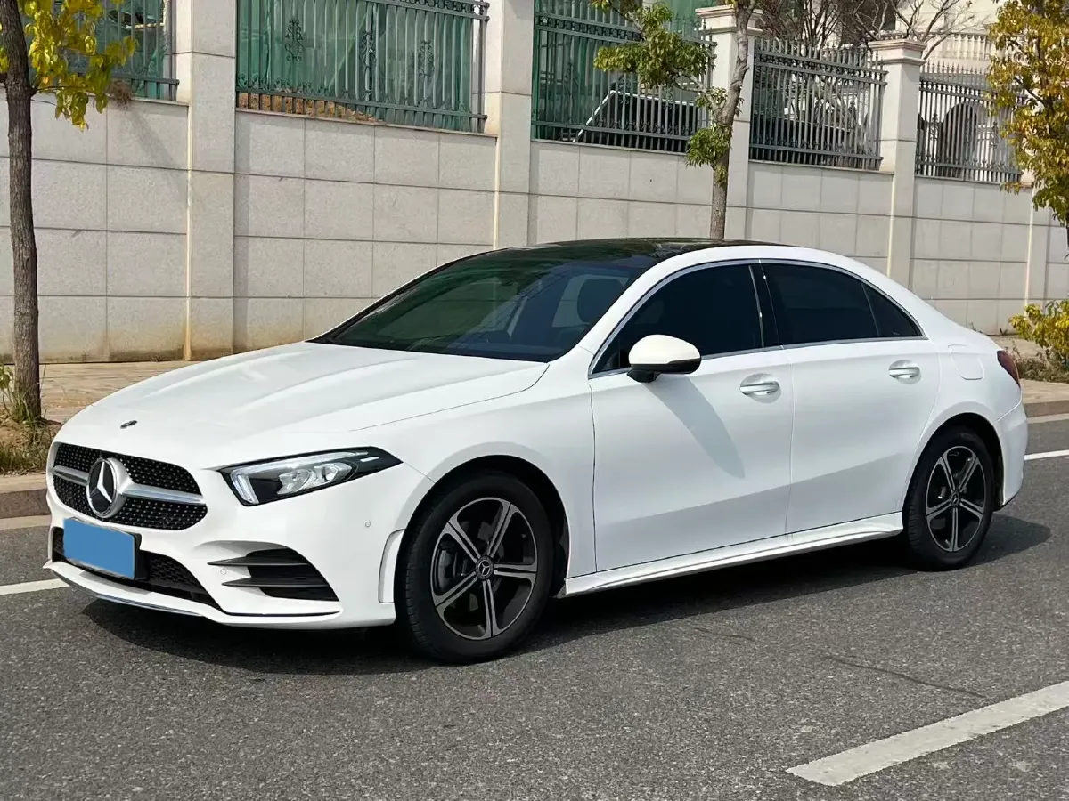 2022 Mercedes-Benz A Class 1.3T 163HP L4 7DCT,autocango,china used car exporter,china ev exporter,chinese used car exporter,chinese used ev exporter