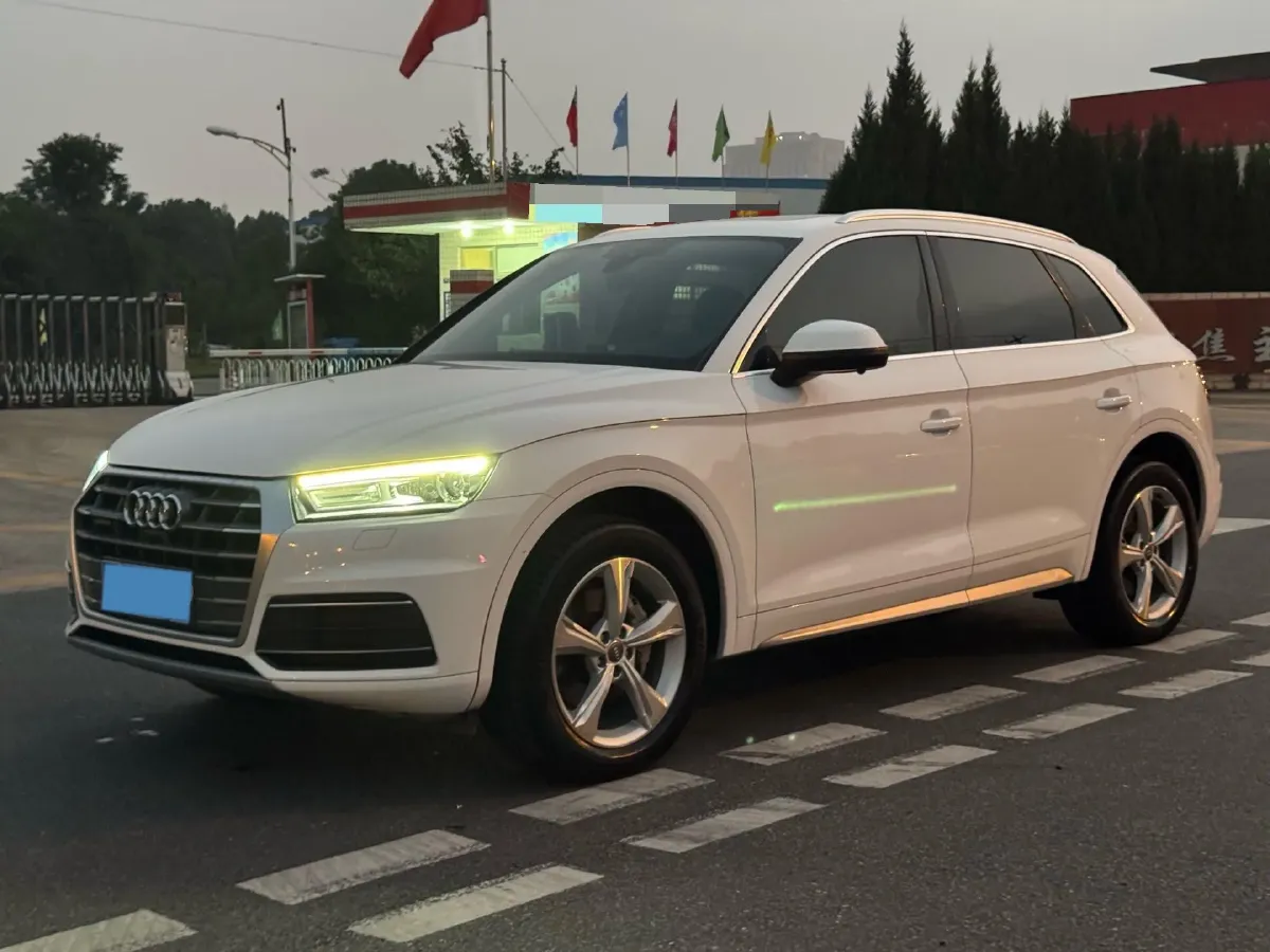 2020 Audi Q5L 2.0T 190HP L4 7DCT,autocango,china used car exporter,china ev exporter,chinese used car exporter,chinese used ev exporter