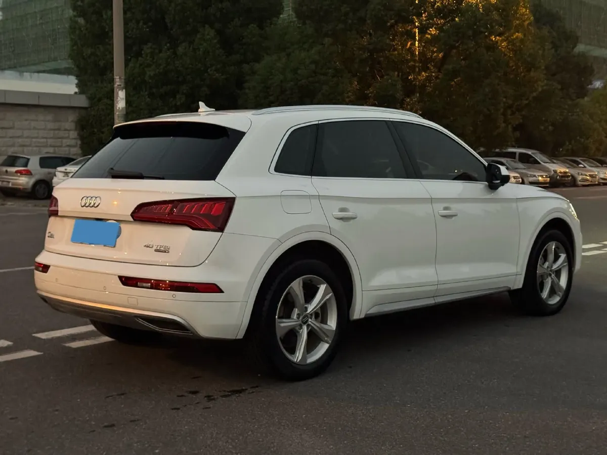 2020 Audi Q5L 2.0T 190HP L4 7DCT,autocango,china used car exporter,china ev exporter,chinese used car exporter,chinese used ev exporter