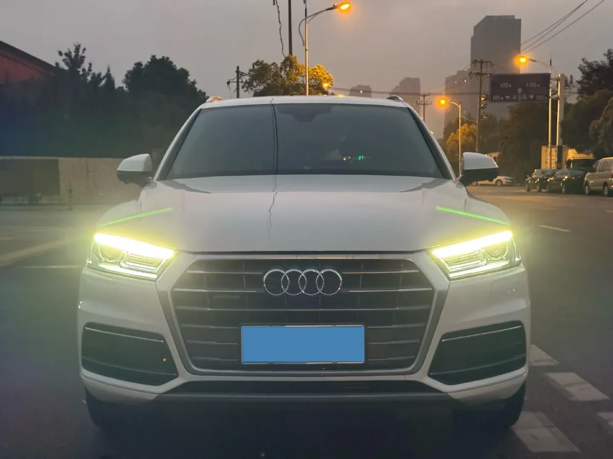 2020 Audi Q5L 2.0T 190HP L4 7DCT,autocango,china used car exporter,china ev exporter,chinese used car exporter,chinese used ev exporter