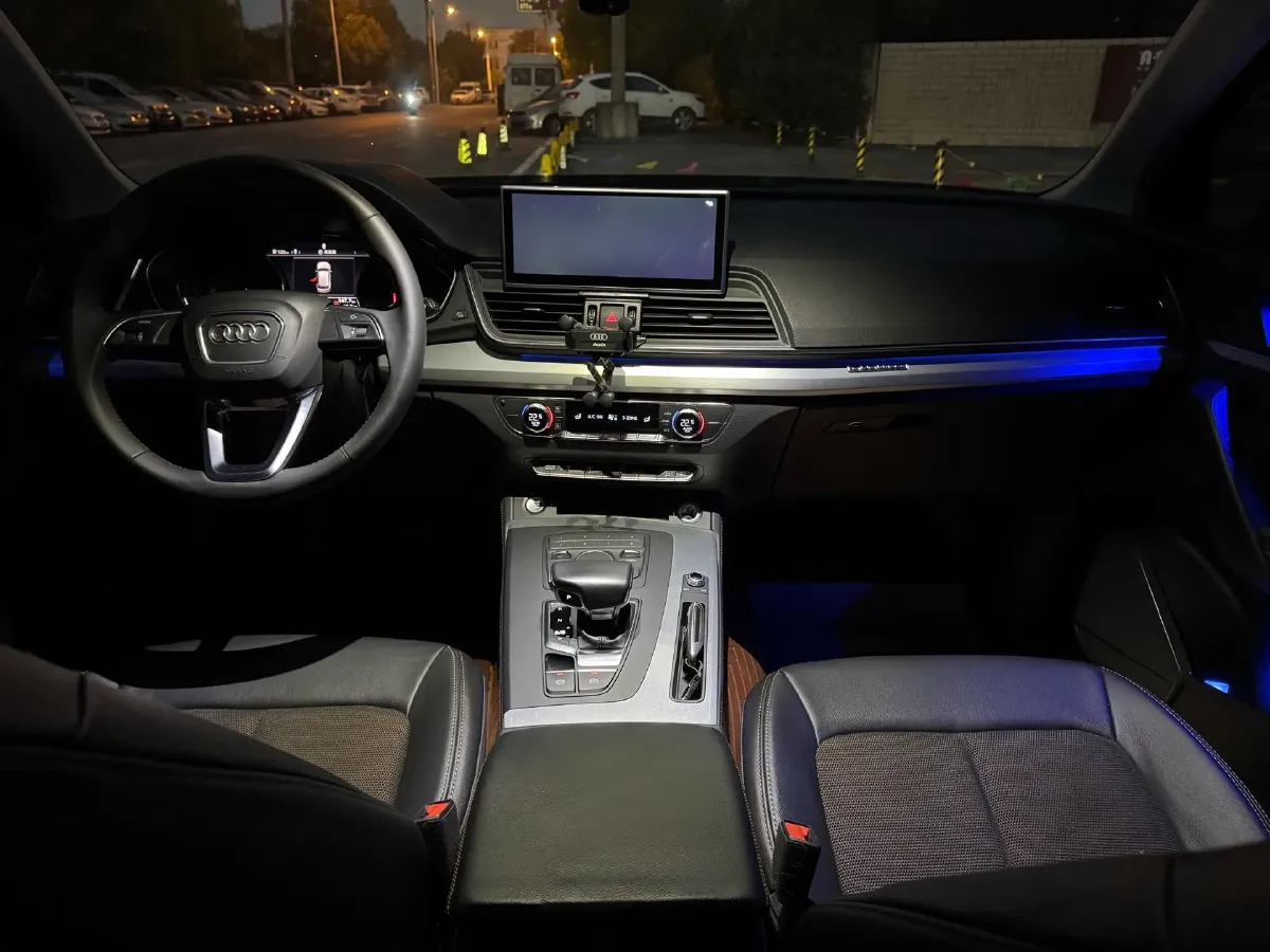 2020 Audi Q5L 2.0T 190HP L4 7DCT,autocango,china used car exporter,china ev exporter,chinese used car exporter,chinese used ev exporter