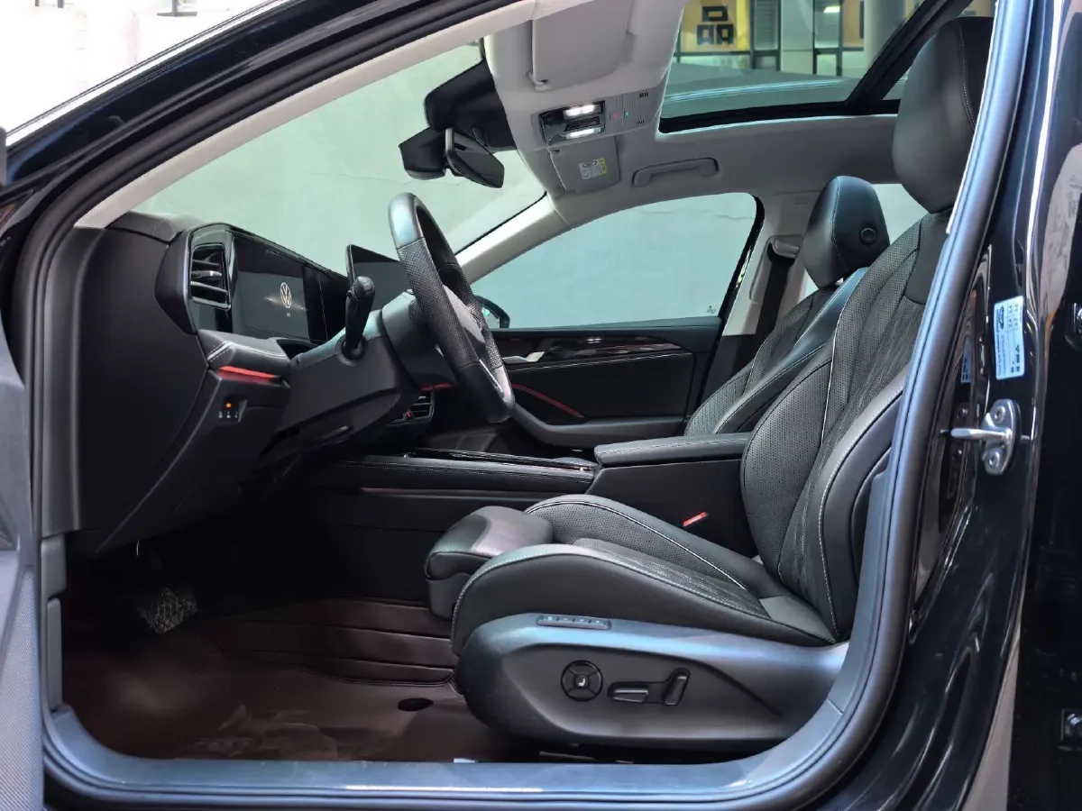 2024 Volkswagen Magotan 2.0T 220HP L4 7DCT,autocango,china used car exporter,china ev exporter,chinese used car exporter,chinese used ev exporter