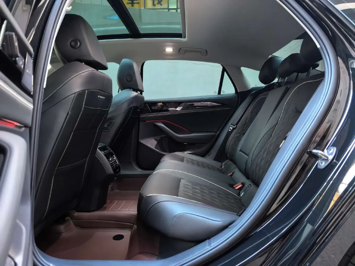 2024 Volkswagen Magotan 2.0T 220HP L4 7DCT,autocango,china used car exporter,china ev exporter,chinese used car exporter,chinese used ev exporter