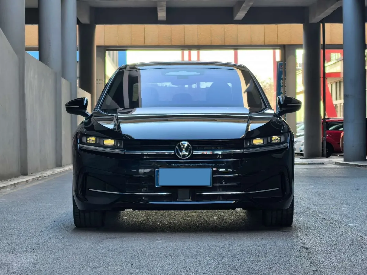 2024 Volkswagen Magotan 2.0T 220HP L4 7DCT,autocango,china used car exporter,china ev exporter,chinese used car exporter,chinese used ev exporter