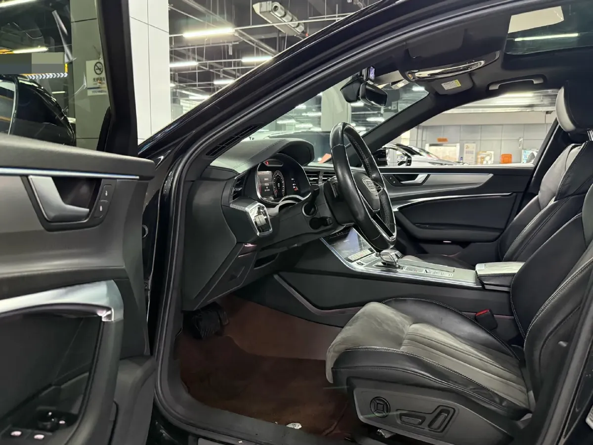 2023 Audi A6L 2.0T 245HP L4 7DCT,autocango,china used car exporter,china ev exporter,chinese used car exporter,chinese used ev exporter