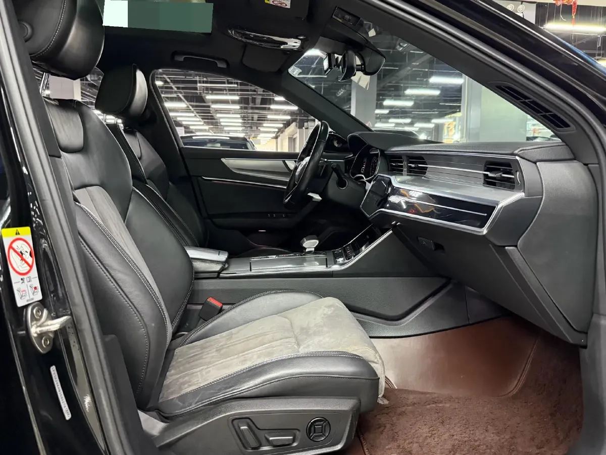 2023 Audi A6L 2.0T 245HP L4 7DCT,autocango,china used car exporter,china ev exporter,chinese used car exporter,chinese used ev exporter