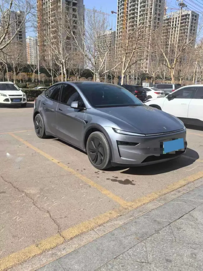 2025 Tesla Model Y BEV 62.5KWH,autocango,china used car exporter,china ev exporter,chinese used car exporter,chinese used ev exporter