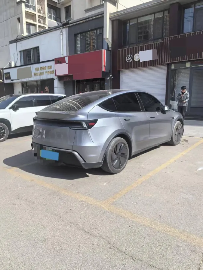2025 Tesla Model Y BEV 62.5KWH,autocango,china used car exporter,china ev exporter,chinese used car exporter,chinese used ev exporter