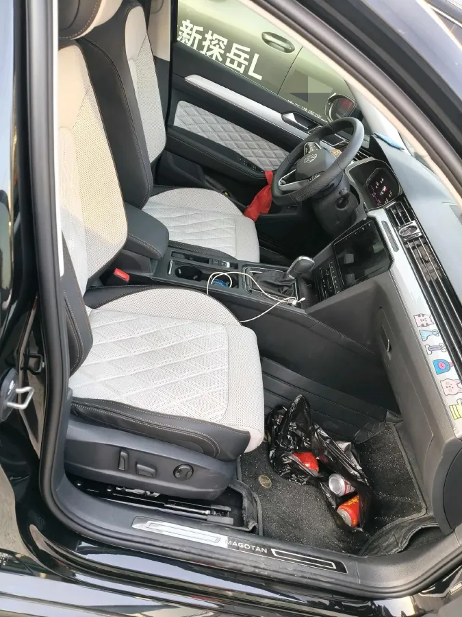 2025 Volkswagen Magotan 2.0T 186HP L4 7DCT,autocango,china used car exporter,china ev exporter,chinese used car exporter,chinese used ev exporter