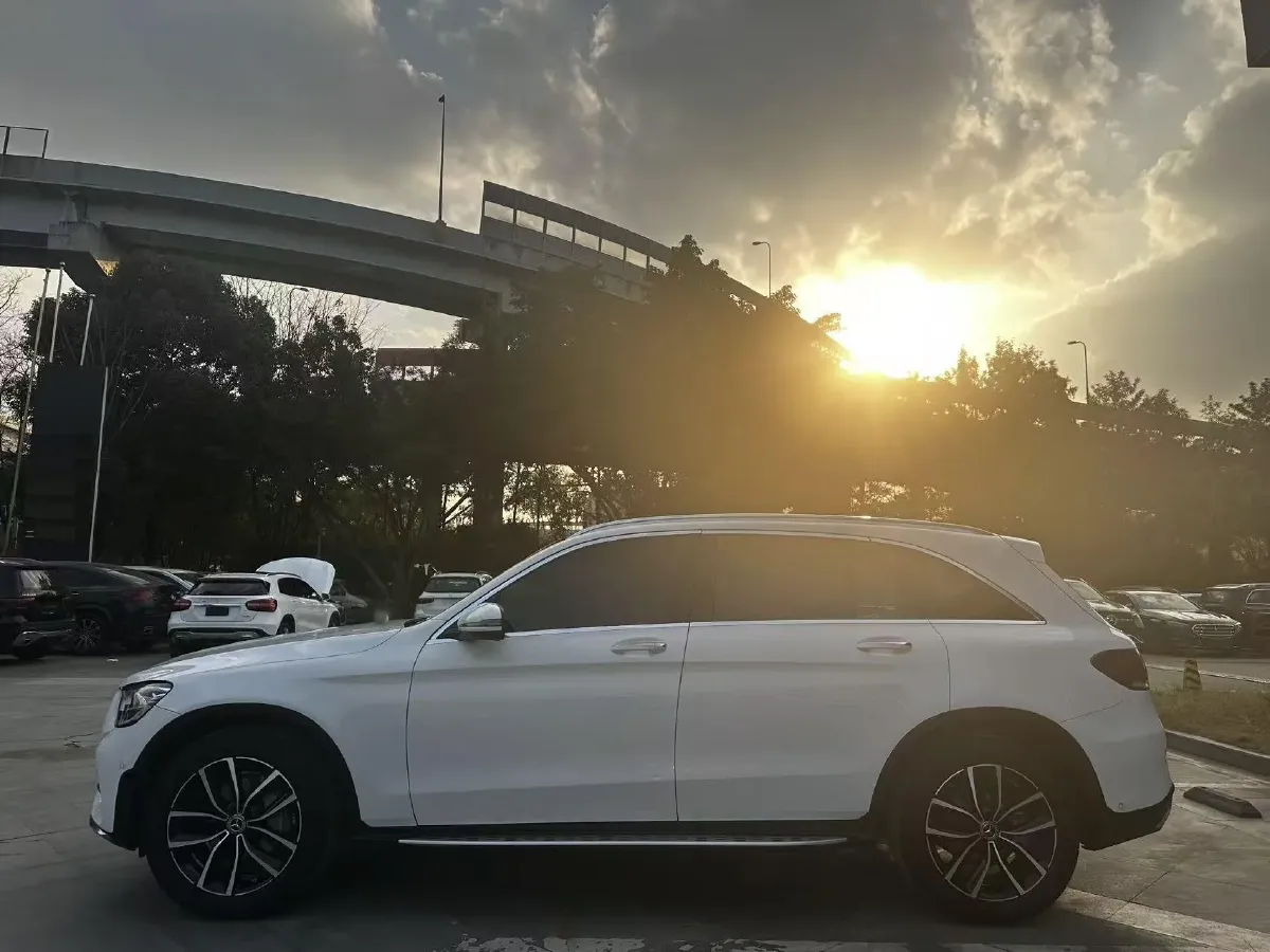 2021 Mercedes-Benz GLC Class 2.0T 258HP L4 9AT,autocango,china used car exporter,china ev exporter,chinese used car exporter,chinese used ev exporter