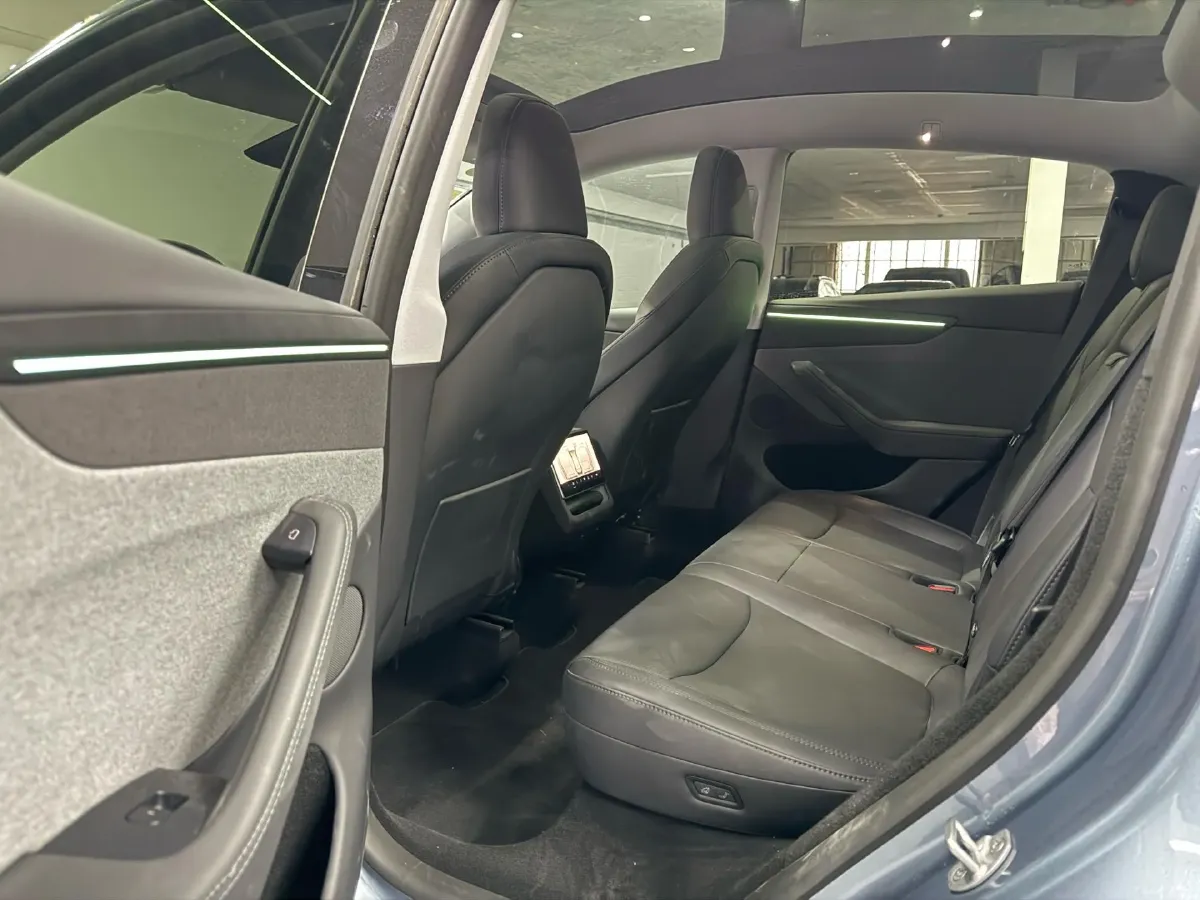 2025 Tesla Model Y BEV 62.5KWH,autocango,china used car exporter,china ev exporter,chinese used car exporter,chinese used ev exporter