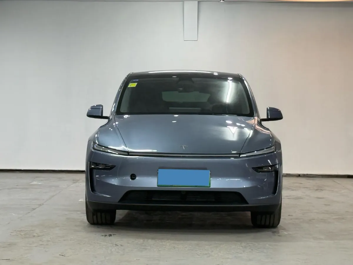 2025 Tesla Model Y BEV 62.5KWH,autocango,china used car exporter,china ev exporter,chinese used car exporter,chinese used ev exporter