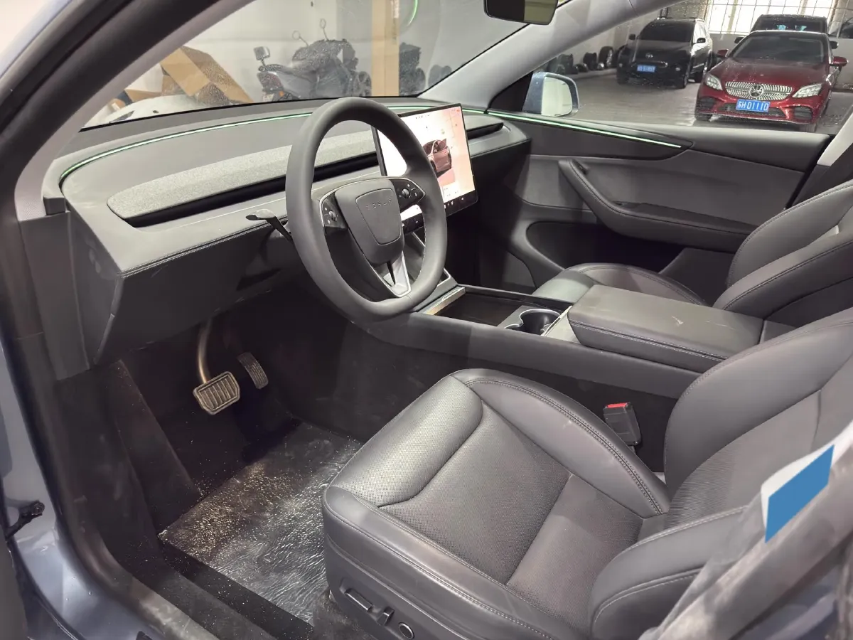 2025 Tesla Model Y BEV 62.5KWH,autocango,china used car exporter,china ev exporter,chinese used car exporter,chinese used ev exporter