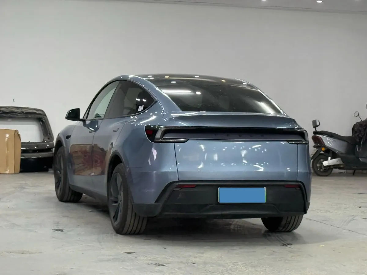 2025 Tesla Model Y BEV 62.5KWH,autocango,china used car exporter,china ev exporter,chinese used car exporter,chinese used ev exporter