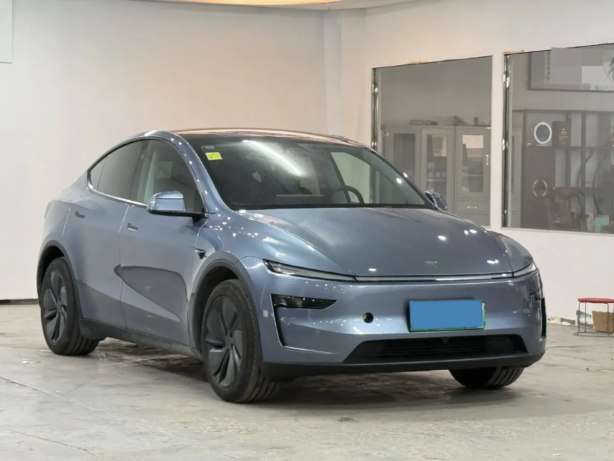 2025 Tesla Model Y BEV 62.5KWH,autocango,china used car exporter,china ev exporter,chinese used car exporter,chinese used ev exporter